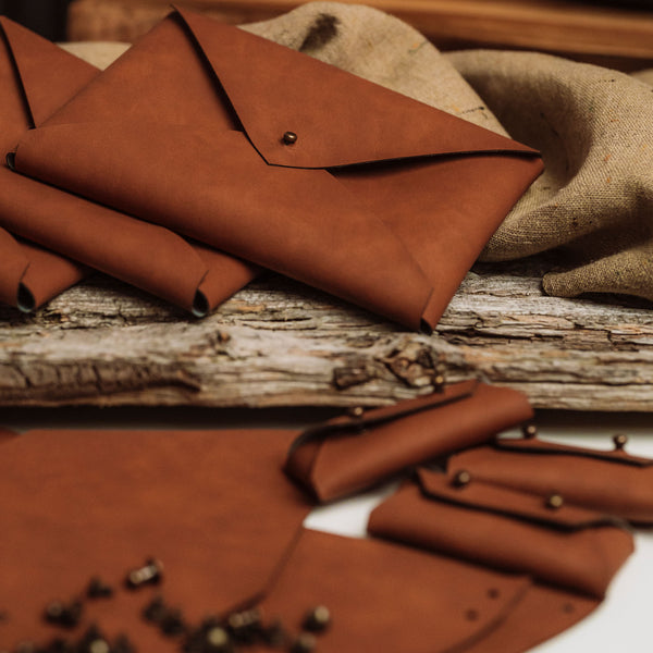 Veganes Lederkuvert bis 13 x 19cm