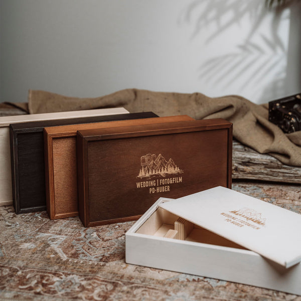 Handgefertigte Holzboxen für die Bilderübergabe – mit Gravur und USB-Fach