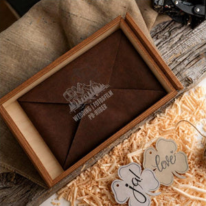 Holzgeschenkbox mit Acrylglas - mit Gravur & USB-Fach | Bilder bis 13×19 cm Meine-Holzbox