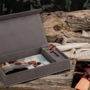 Premium Softtouch Box für Fotograf:innen – stilvolle Übergabe von Hochzeitsbildern