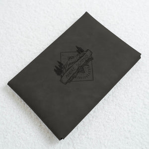 Vegan leather envelope in anthracite – back with engraving