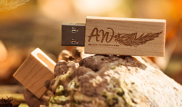 USB flash drive "wood love"